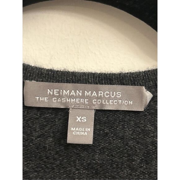 Neiman Marcus 100% cashmere cardigan XS can fit up to large quiet luxury natural - Picture 3 of 9